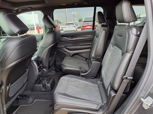 New 2025 Jeep Grand Cherokee L Altitude AWD/4WD image 13