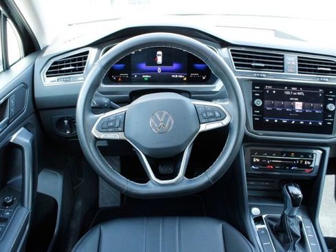 Used 2023 Volkswagen Tiguan SE AWD/4WD image 16