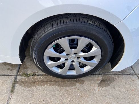 Used 2023 Toyota Corolla LE FWD image 32