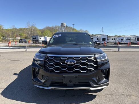 Certified 2025 Ford Explorer Platinum AWD/4WD image 2