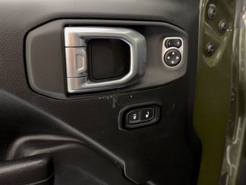 Used 2023 Jeep Gladiator Sport AWD/4WD image 13