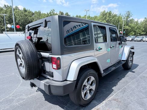 Used 2016 Jeep Wrangler Unlimited Sahara w/ Connectivity Group AWD/4WD image 6