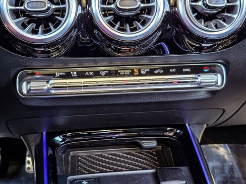 New 2025 Mercedes-Benz GLA 250 4MATIC image 18