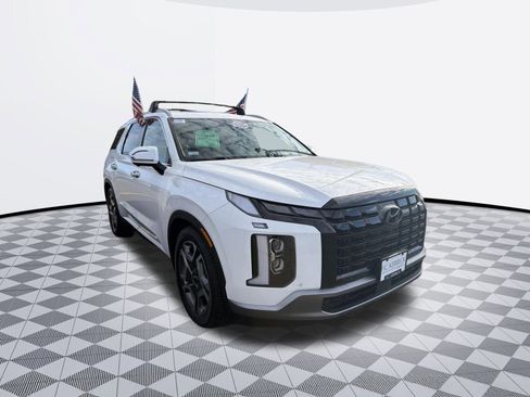 Used 2023 Hyundai Palisade Limited image 3
