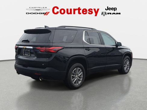 Used 2023 Chevrolet Traverse LT AWD/4WD image 3