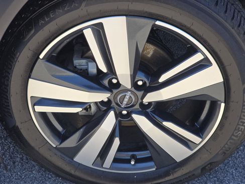 Used 2023 Nissan Rogue SL w/ SL Premium Package AWD/4WD image 3