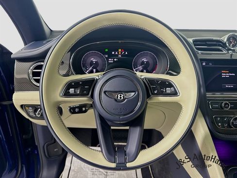 Used 2022 Bentley Bentayga AWD/4WD image 12