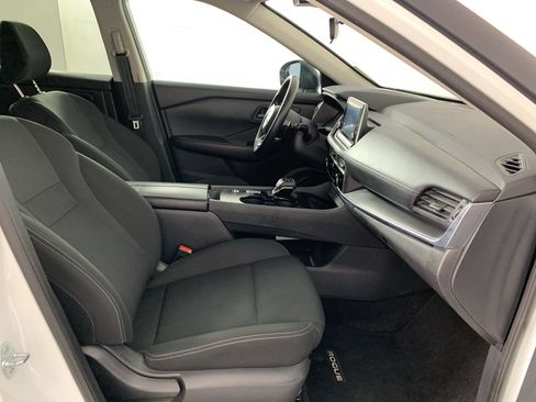 Used 2024 Nissan Rogue S FWD image 38