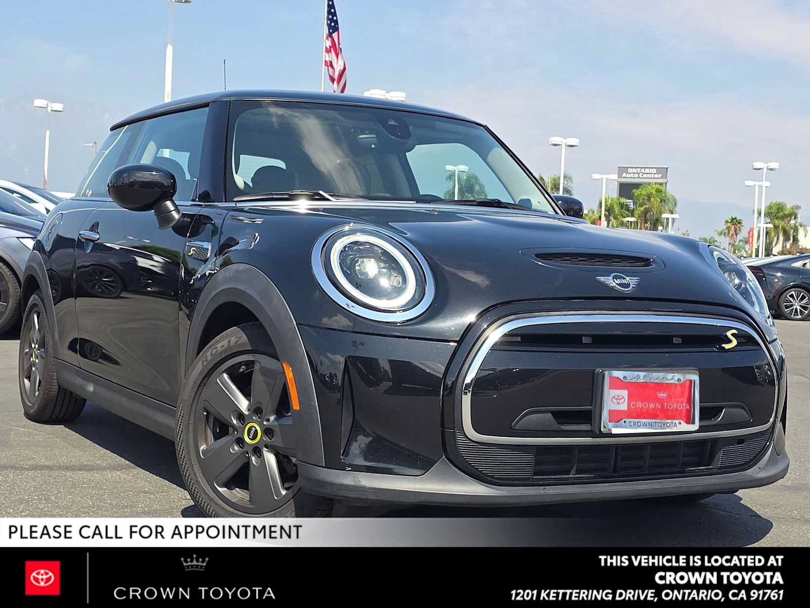 Used 2024 MINI Cooper SE FWD image 1
