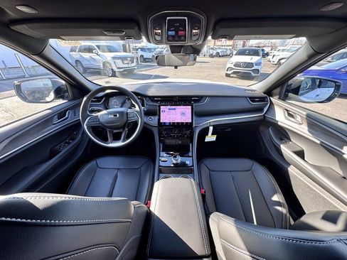 New 2025 Jeep Grand Cherokee Limited w/ Black Appearance Package image 25