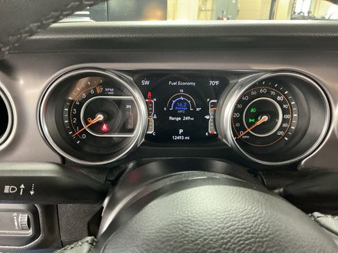 Used 2023 Jeep Gladiator Sport AWD/4WD image 10