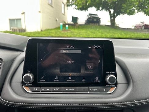 Used 2025 Nissan Rogue SV w/ SV Premium Package FWD image 46