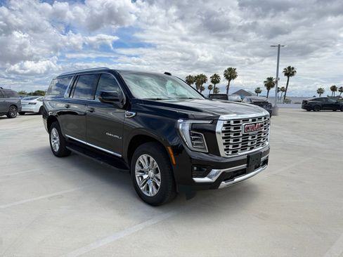 Used 2025 GMC Yukon XL Denali AWD/4WD image 4