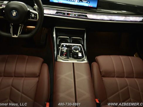 Used 2025 BMW 750e xDrive w/ Premium Package AWD/4WD image 31