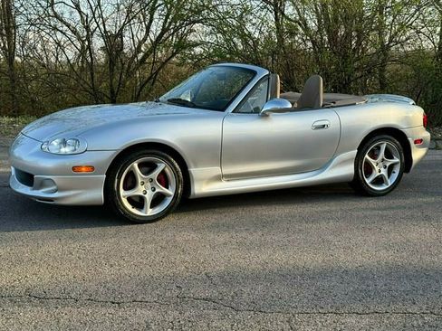 Used 2002 MAZDA MX-5 Miata image 2