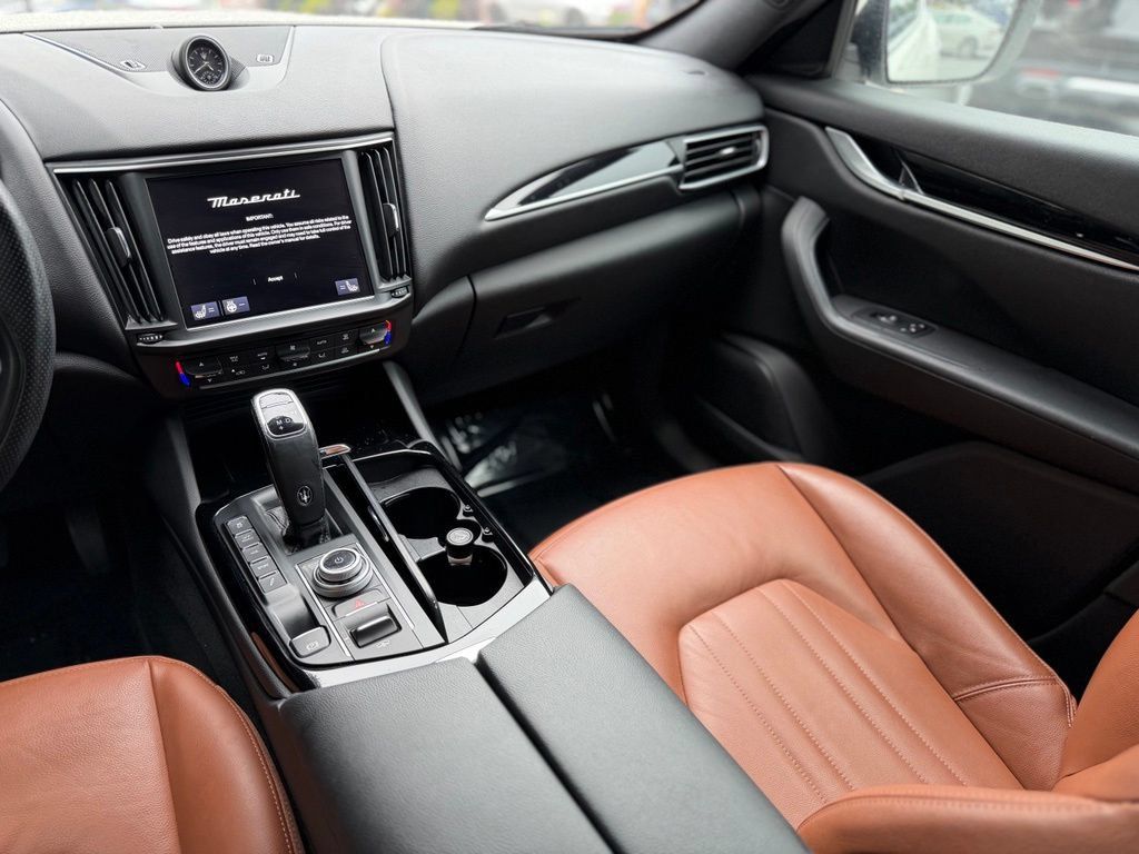 Used 2022 Maserati Levante GT AWD/4WD image 43