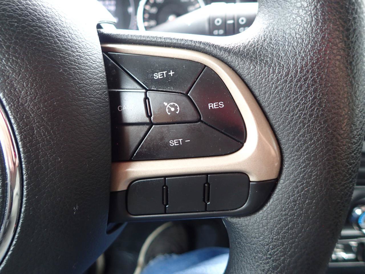 Used 2017 Jeep Renegade Sport w/ Power & Air Group FWD image 17