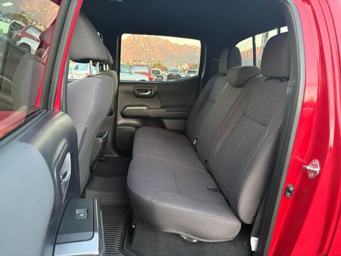 Used 2018 Toyota Tacoma TRD Off-Road w/ Technology Package AWD/4WD image 25