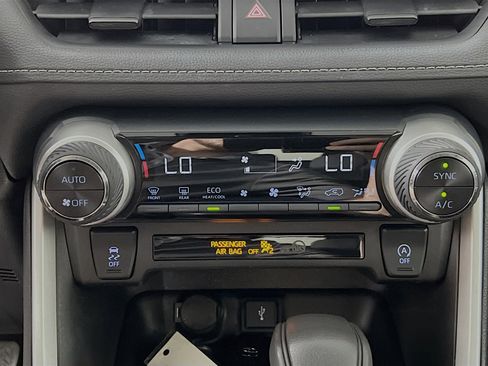 Used 2022 Toyota RAV4 XLE FWD image 26