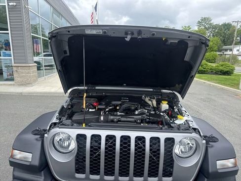 Used 2020 Jeep Gladiator Sport w/ Quick Order Package 23S AWD/4WD image 15