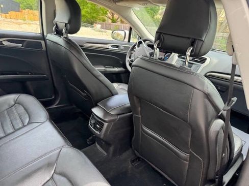 Used 2014 Ford Fusion SE w/ Equipment Group 202A image 18