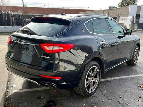 Used 2017 Maserati Levante w/ Luxury Package image 7