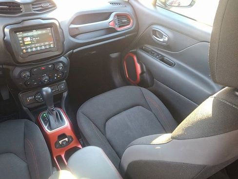 Used 2020 Jeep Renegade Trailhawk w/ Cold Weather Group image 16