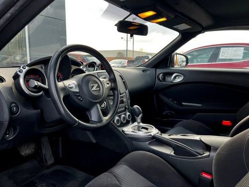 Used 2017 Nissan 370Z Roadster image 12