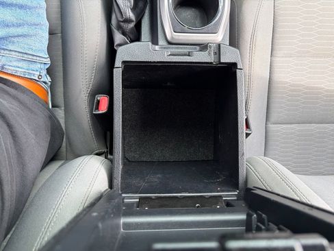 Used 2017 Toyota Tacoma SR5 w/ Tow Package AWD/4WD image 28