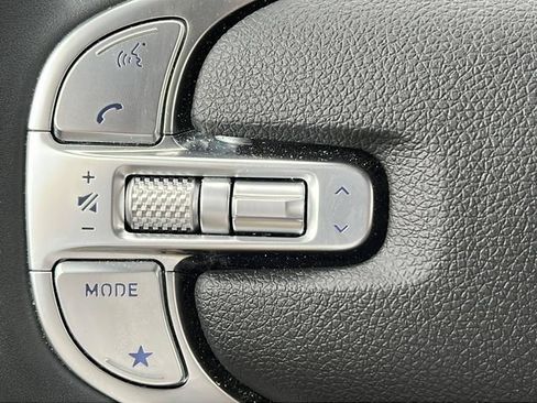 Certified 2025 Genesis GV70 2.5T AWD/4WD image 19