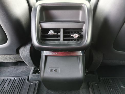 Used 2024 Cadillac Lyriq Luxury AWD/4WD image 13
