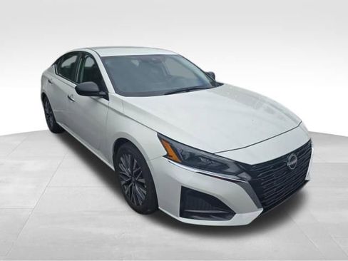 Used 2025 Nissan Altima 2.5 SV FWD image 7