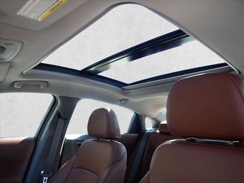 Used 2017 Chevrolet Malibu Premier w/ Premier Sun and Wheel Package FWD image 12