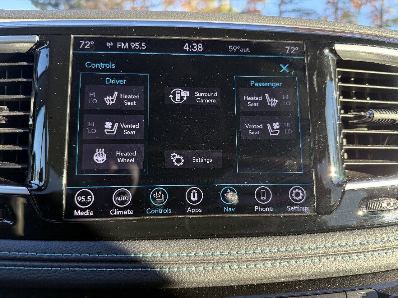 Used 2018 Chrysler Pacifica Limited w/ Advanced Safetytec Group FWD image 27