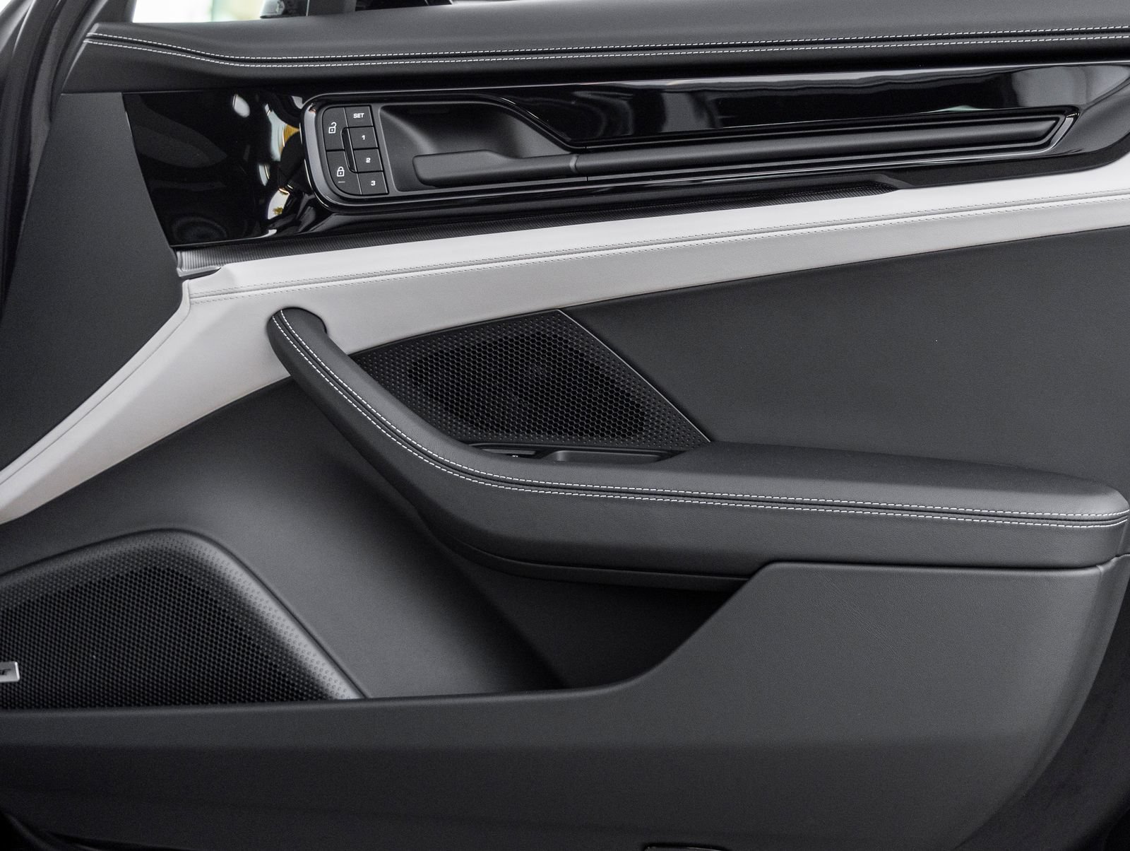 Certified 2026 Porsche Panamera 4 AWD/4WD image 36
