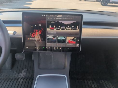 Used 2023 Tesla Model 3 Standard Range image 17