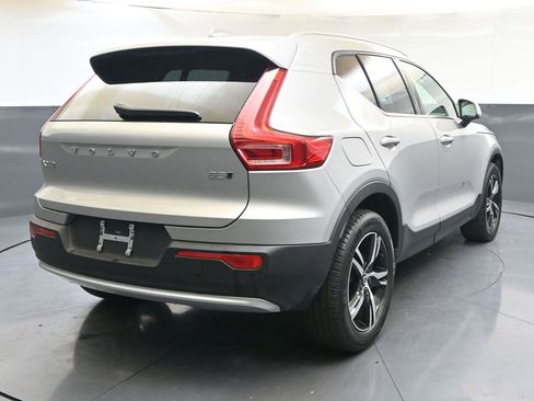 Certified 2025 Volvo XC40 B5 Core image 5