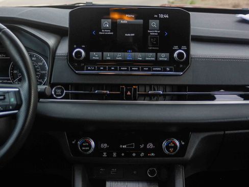 Used 2024 Mitsubishi Outlander SE image 13