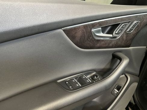 Used 2020 Audi Q8 Premium w/ Black Optic Package image 28