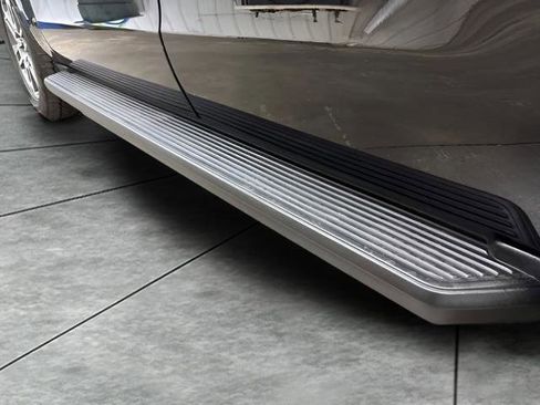 Used 2025 Ford Expedition Active image 39