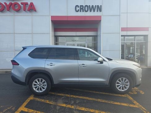 Used 2025 Toyota Grand Highlander AWD image 2