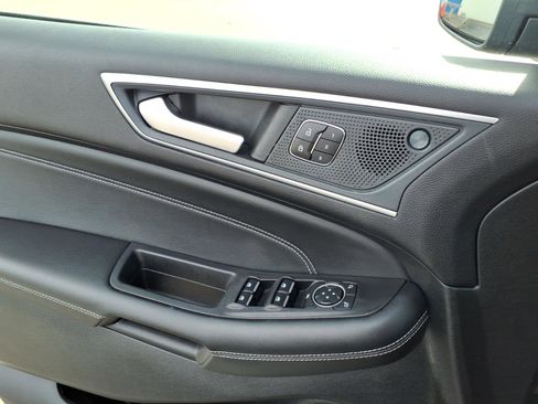 Used 2024 Ford Edge Titanium image 19