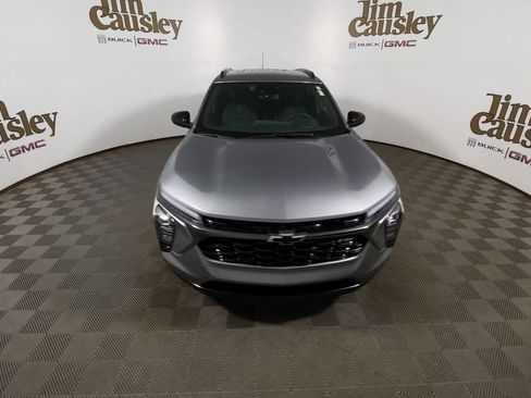 Used 2025 Chevrolet Trax RS w/ Driver Confidence Package image 3