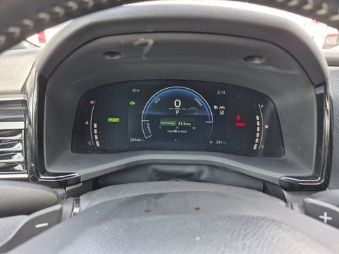 Used 2025 Toyota Camry SE image 10