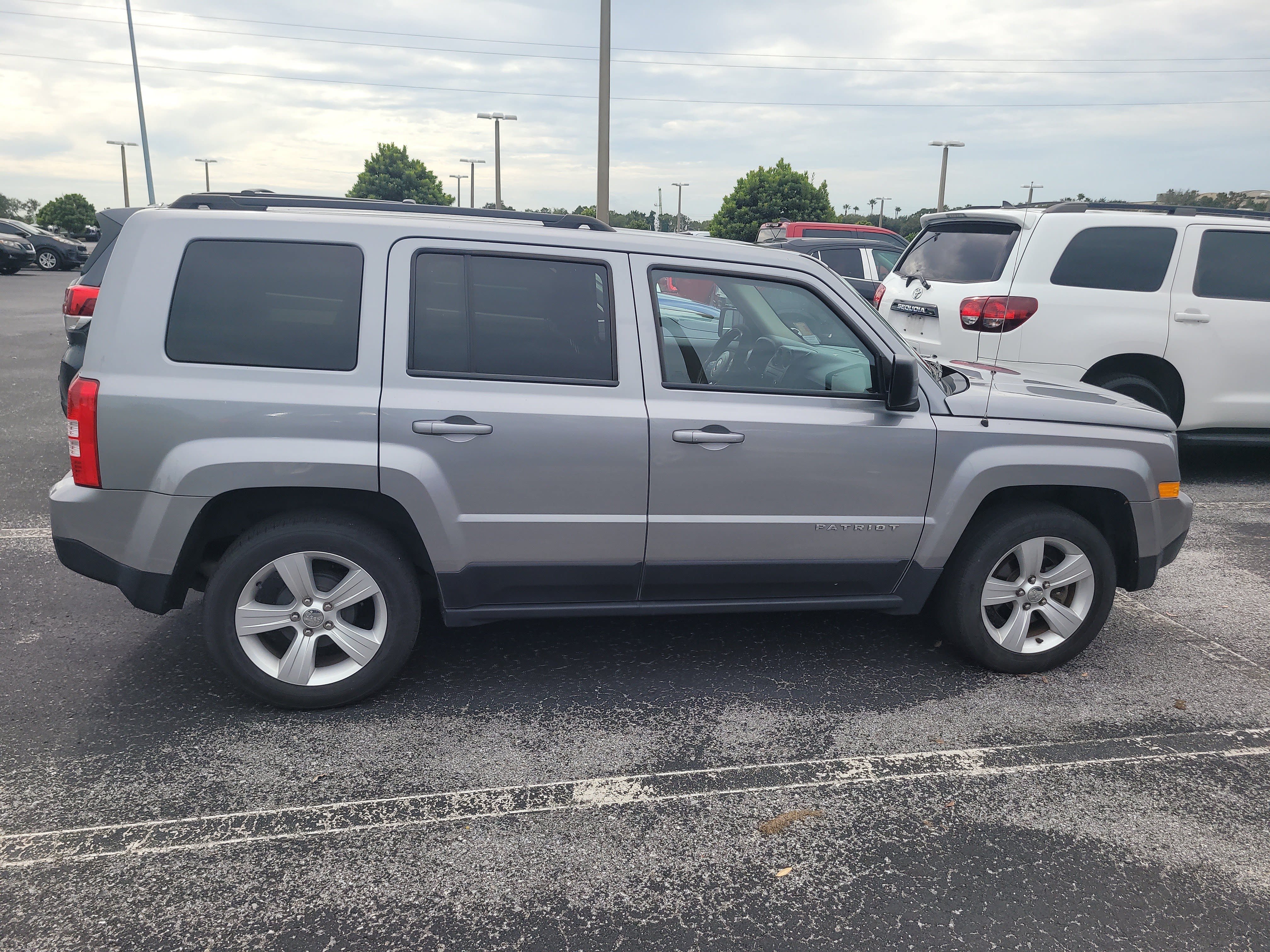 Used 2016 Jeep Patriot Latitude FWD image 11