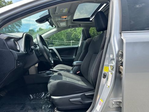 Used 2018 Toyota RAV4 XLE FWD image 10