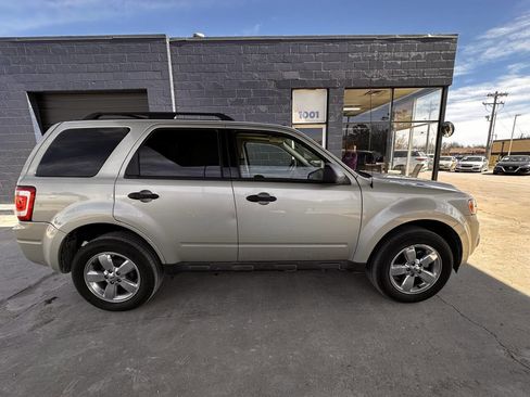 Used 2010 Ford Escape XLT image 9