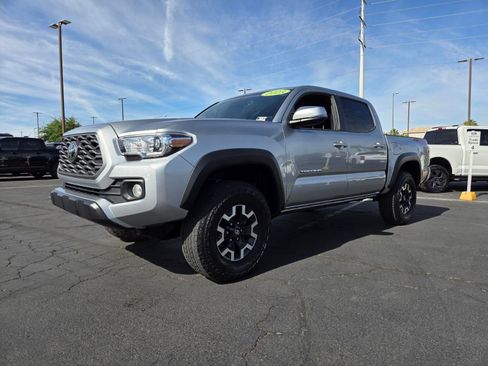 Used 2023 Toyota Tacoma TRD Off-Road w/ Technology Package AWD/4WD image 2
