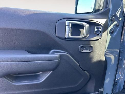 New 2025 Jeep Gladiator Willys image 11