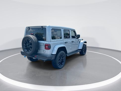 Used 2023 Jeep Wrangler Unlimited Sahara AWD/4WD image 9